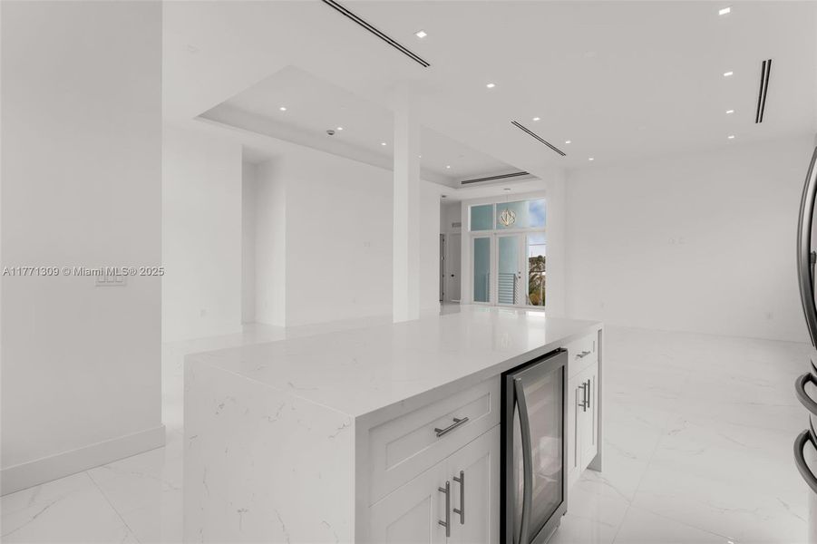 Spacious, unfurnished interior of a new home in , Key Largo (Image 19).