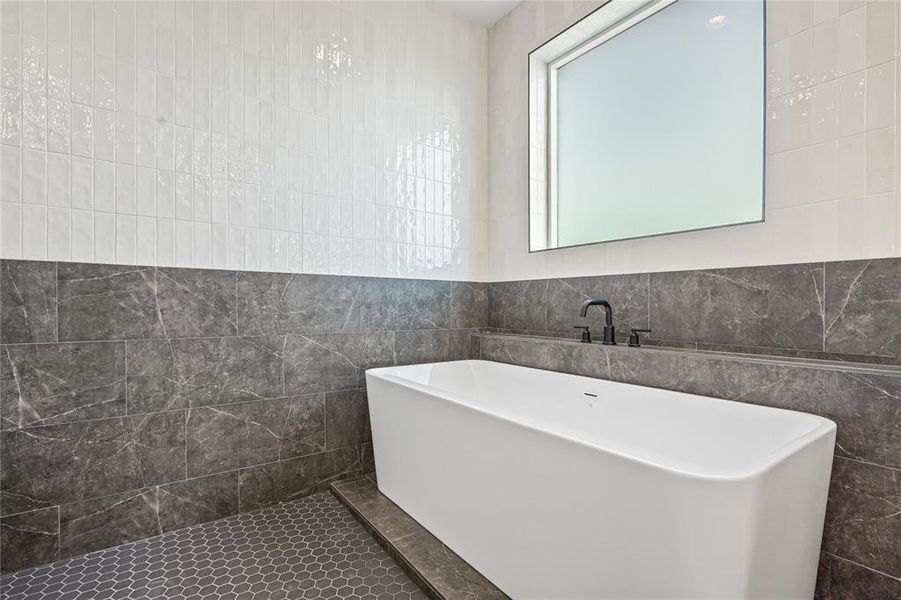 Furnished interior view inside a new home in Pecan Plantation, Granbury (Image 15).