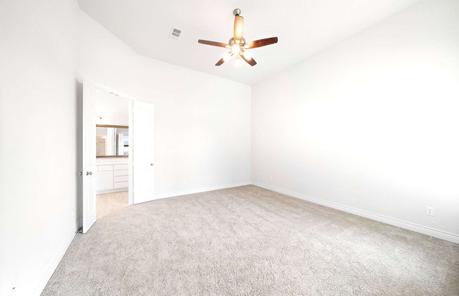 Representative unfurnished interior of a home built from the 2909AU by Ravenna Homes in Audubon 60′, Magnolia (Image 34).