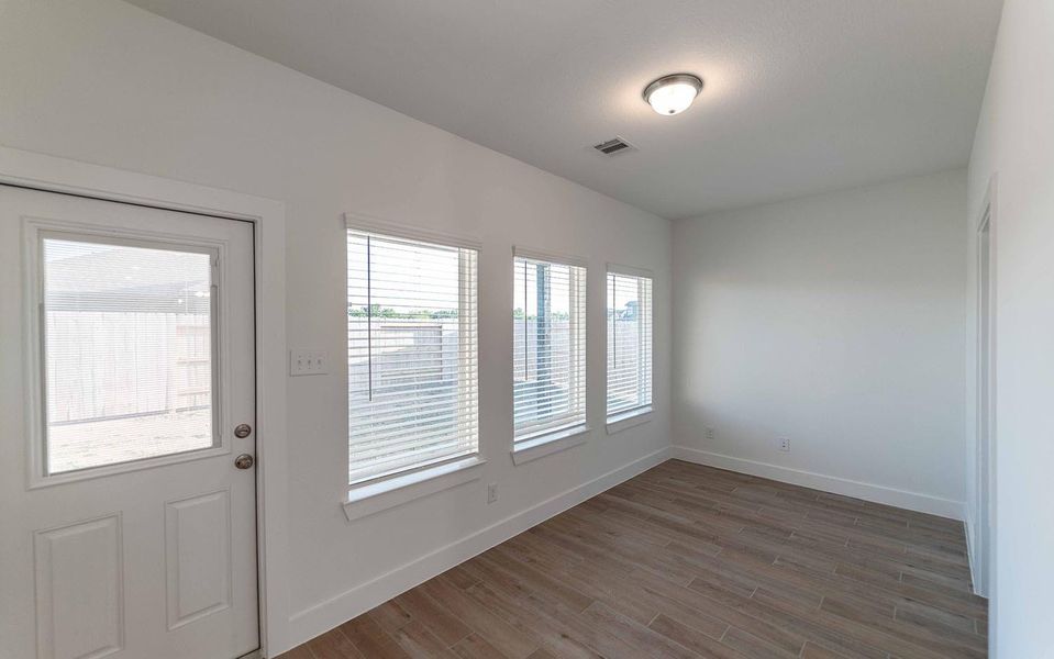 Spacious, unfurnished interior of a new home in River Ranch Meadows, Dayton (Image 13).