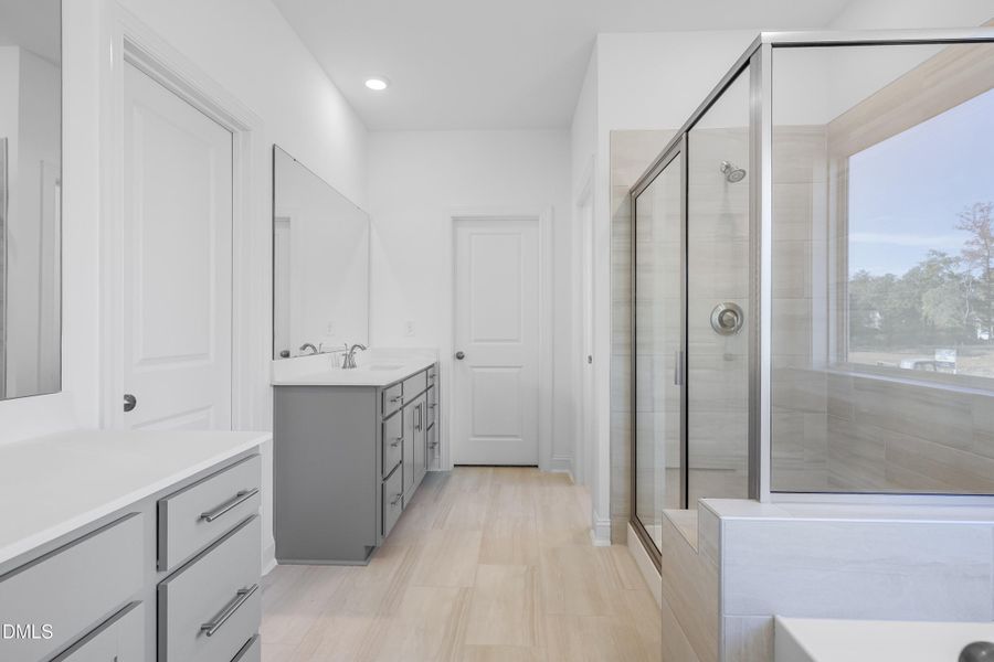 SUN_Stoneriver_Pic_Dalton_OwnersBath_2of