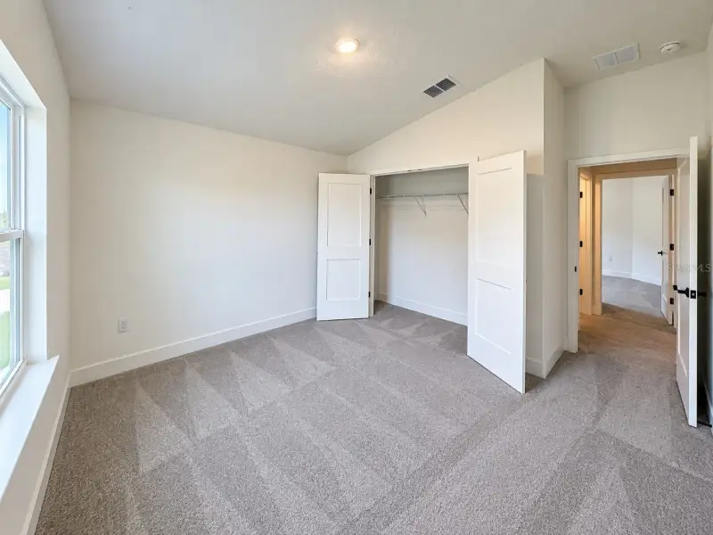 Spacious, unfurnished interior of a new home in Arbor Park, Leesburg (Image 10).