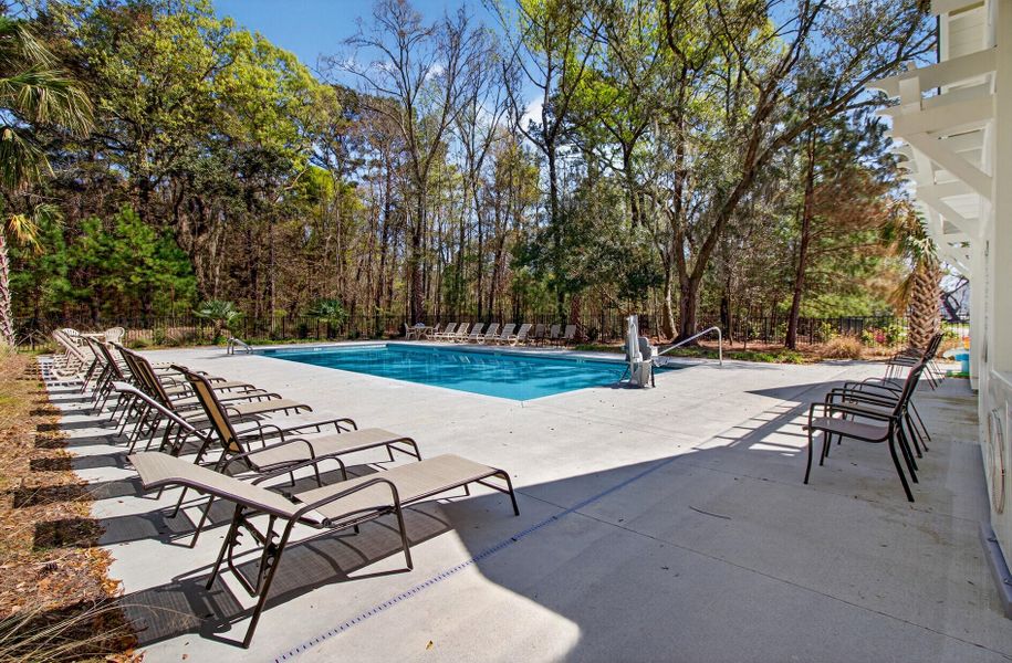 Community amenities in Twin Lakes, Johns Island (Image 50).