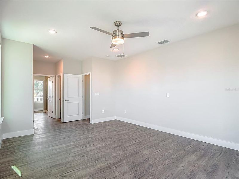 Spacious, unfurnished interior of a new home in , Hernando Beach (Image 46).