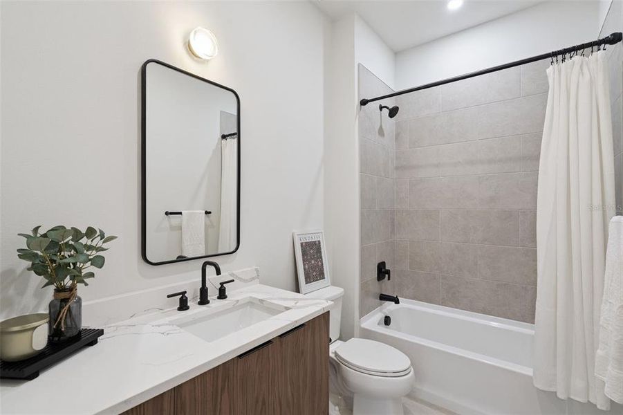 Furnished interior view inside a new home in , Lady Lake (Image 12).