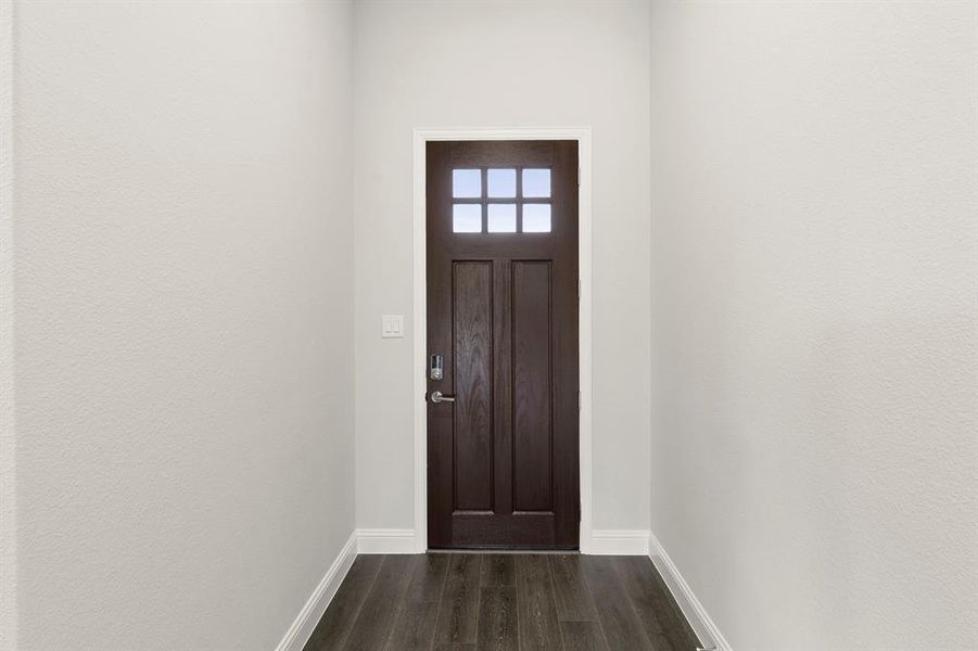 03. 2109 Clairmount - Entry