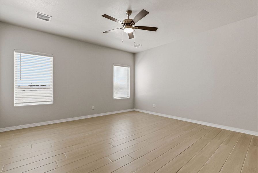 Representative unfurnished interior of a home built from the Poppy by View Homes in Paseos Del Este, El Paso (Image 39).