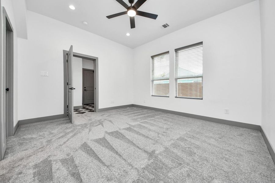 Spacious, unfurnished interior of a new home in , Houston (Image 39).