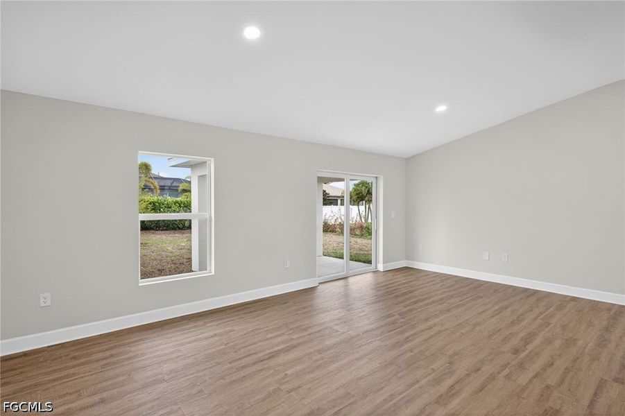 Spacious, unfurnished interior of a new home in Cape Coral, Cape Coral (Image 17).