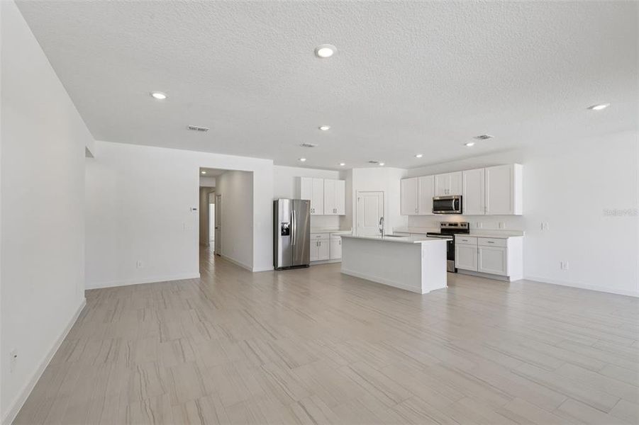 Spacious, unfurnished interior of a new home in , Palm Coast (Image 16).