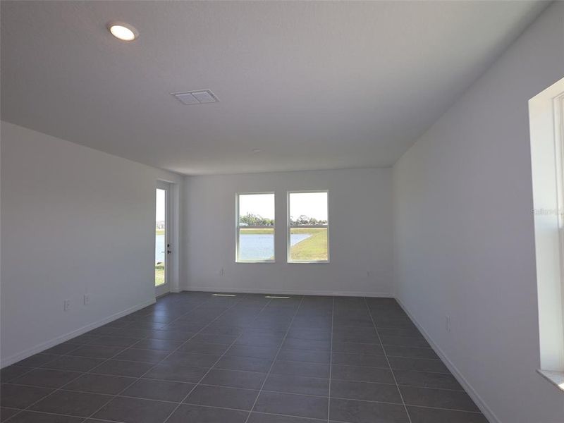 Spacious, unfurnished interior of a new home in Southpointe, Palmetto (Image 14).