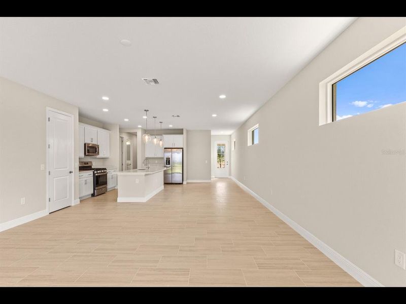 Spacious, unfurnished interior of a new home in , Sarasota (Image 34).