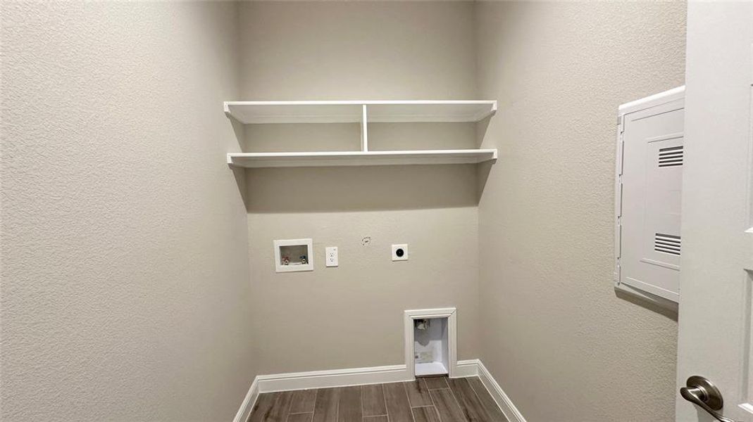 Spacious, unfurnished interior of a new home in Rock Creek Ranch, Fort Worth (Image 15). Spacious, unfurnished interior of a new home in Rock Creek Ranch, Fort Worth (Image 15).