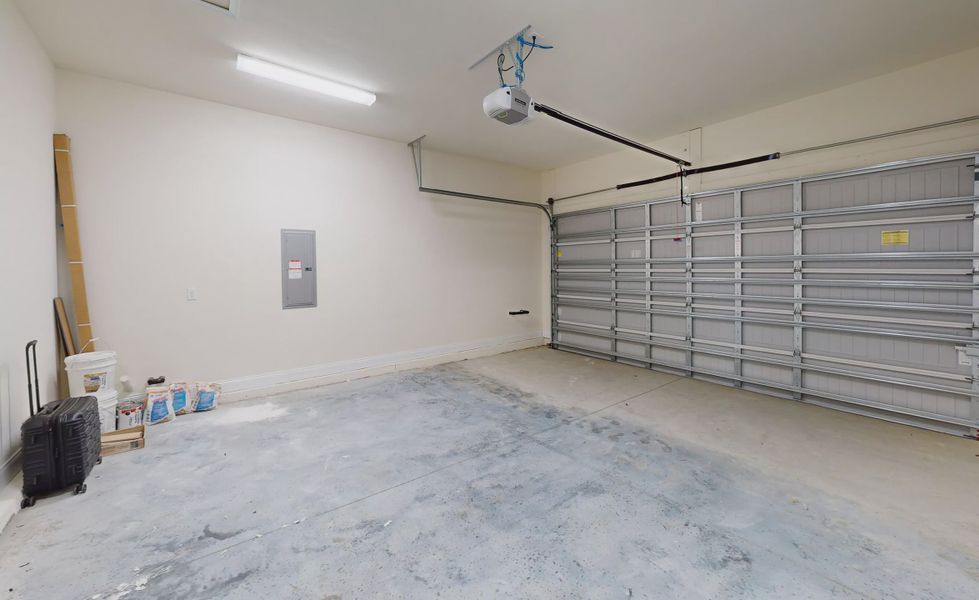 Spacious, unfurnished interior of a new home in Oakmont, Gainesville (Image 25).