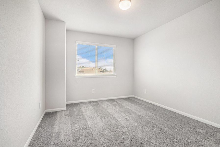 Spacious, unfurnished interior of a new home in Grand Oaks Reserve, Cleveland (Image 18).