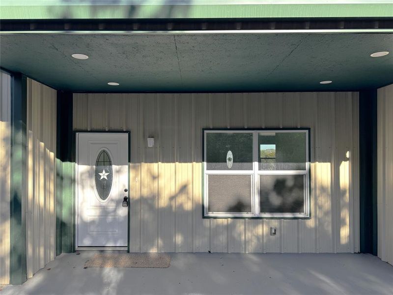 Exterior details and patio area of a home in , Granbury (Image 18).