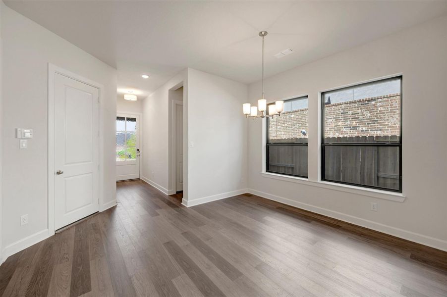 Spacious, unfurnished interior of a new home in Sienna - Grove Collection, Missouri City (Image 22).