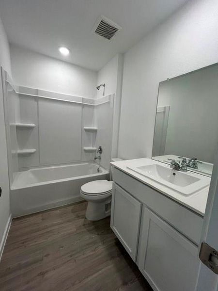 Pictures are representative of same floor plan - not the actual home Pictures are representative of same floor plan - not the actual home