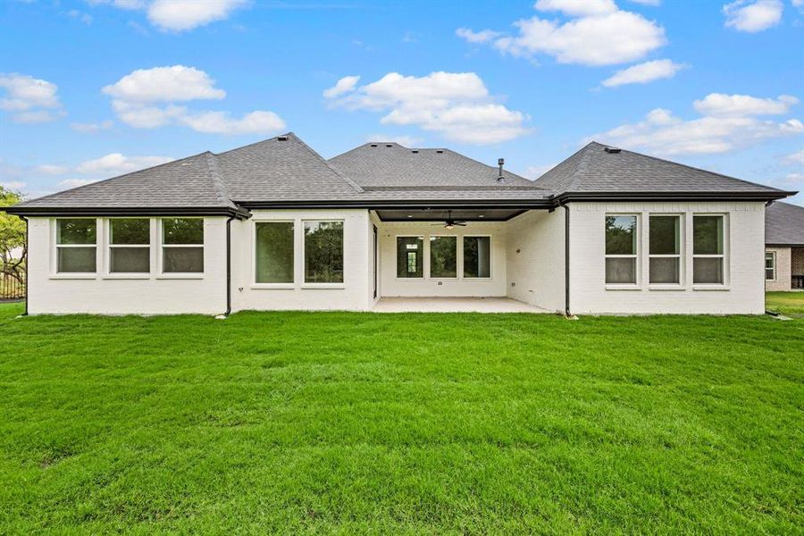 Exterior details and patio area of a home in Rolling Creek Ranch, Aledo (Image 27).