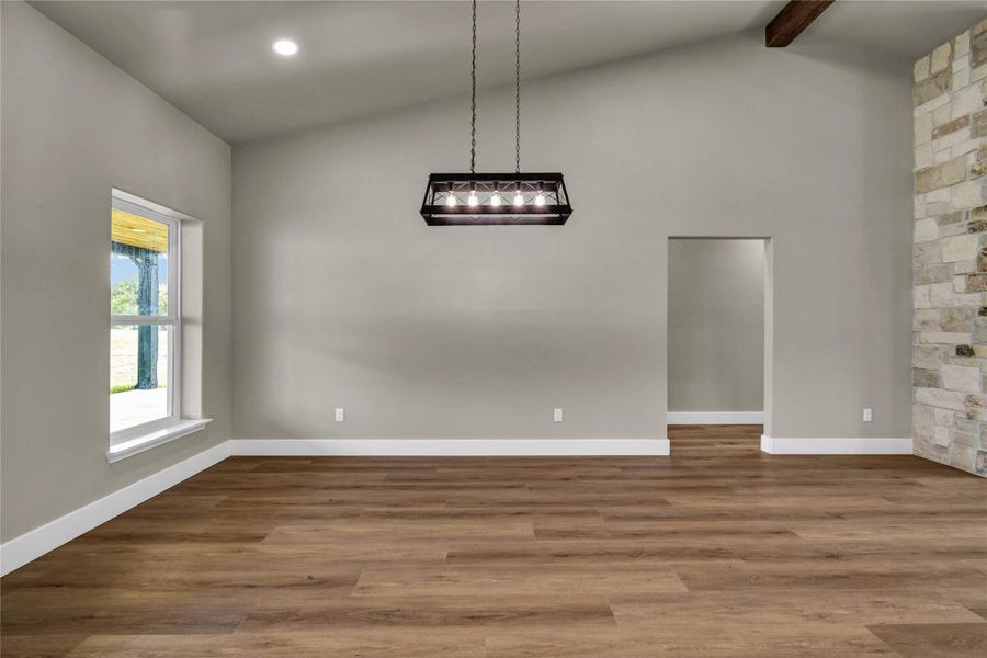 Spacious, unfurnished interior of a new home in , Angleton (Image 41).