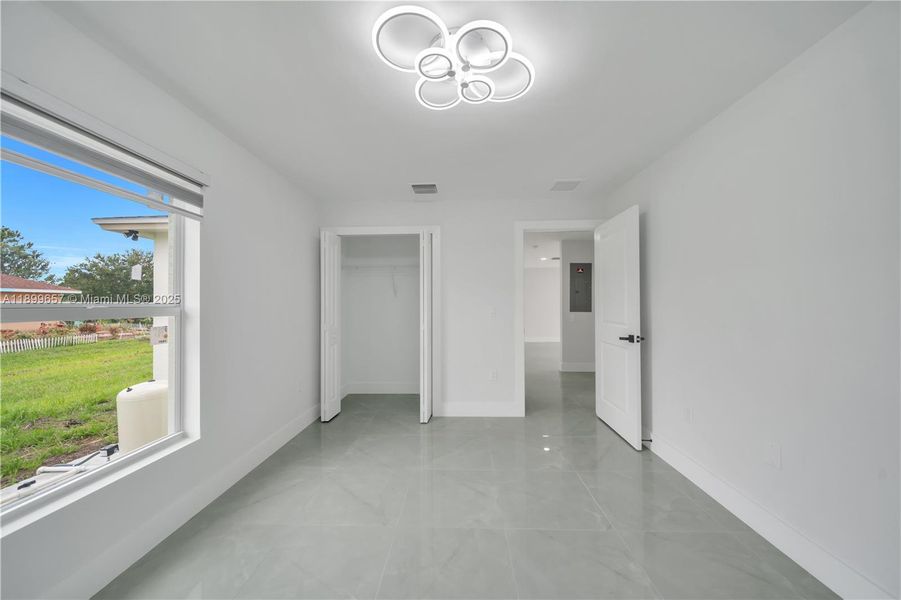 Spacious, unfurnished interior of a new home in , Lehigh Acres (Image 15).