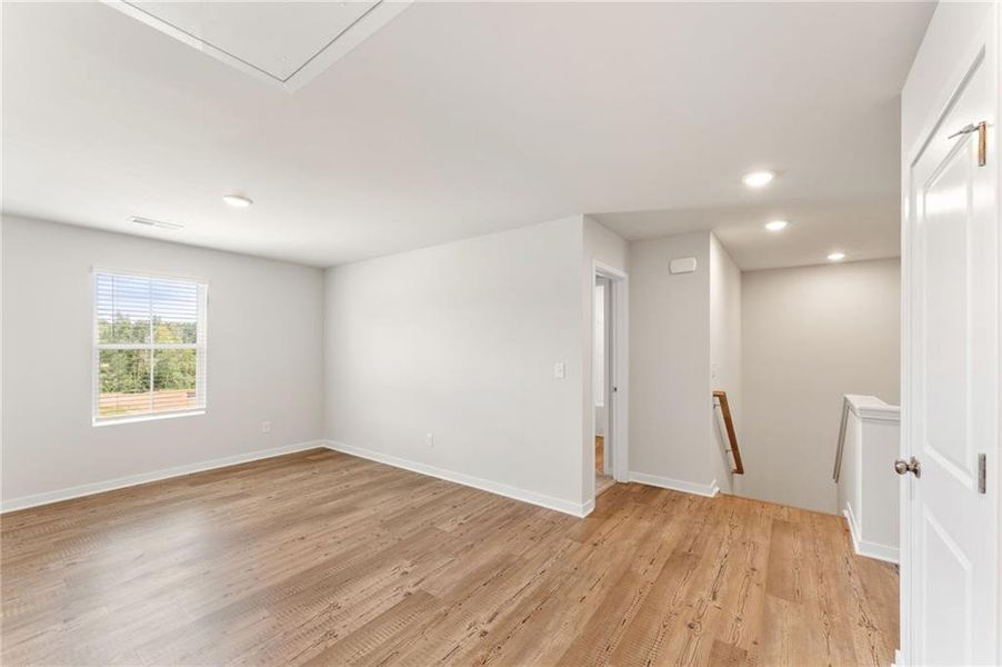 Spacious, unfurnished interior of a new home in Hawthorne Reserve, Dallas (Image 24).