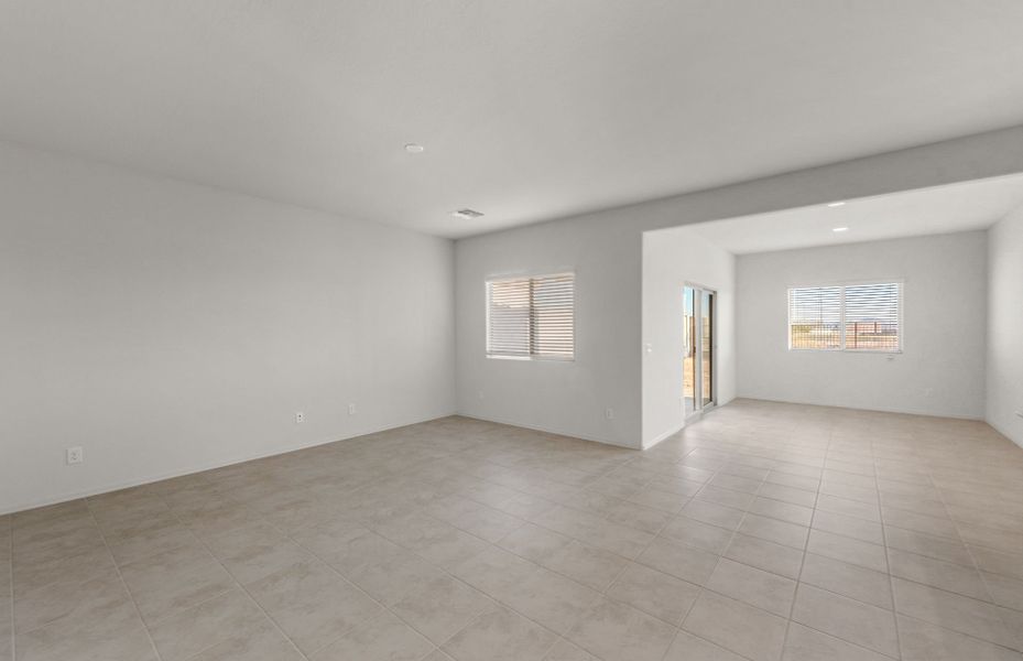 Spacious, unfurnished interior of a new home in El Rancho Santa Rosa, Maricopa (Image 15).
