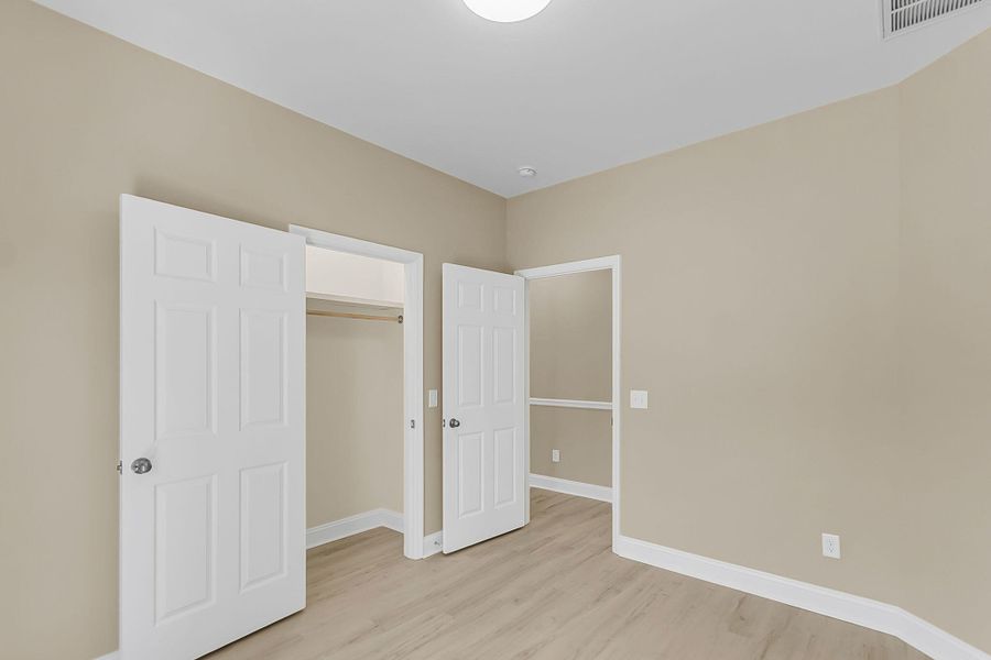 Spacious, unfurnished interior of a new home in , Round O (Image 33).