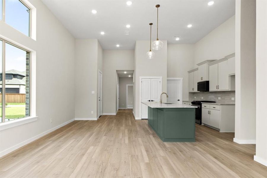 013-8609DelRioTrail-Wylie-TX-75098-Living.jpg-SMALL