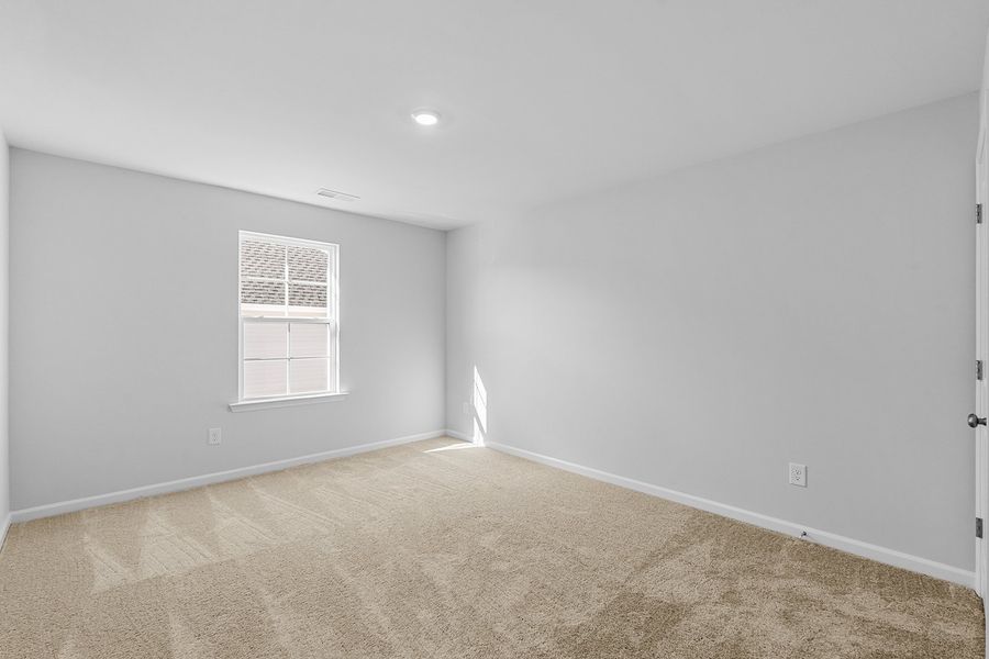 Spacious, unfurnished interior of a new home in Hanes Lake, Winston-Salem (Image 33).