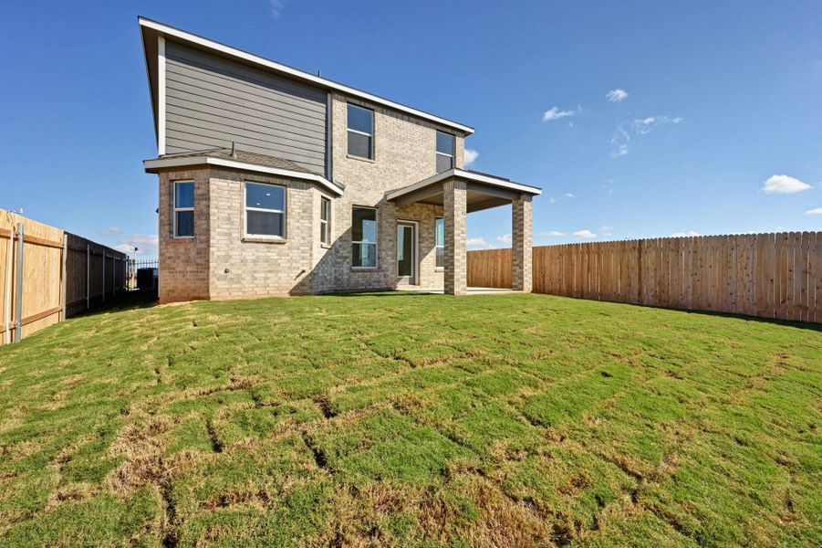 Exterior details and patio area of a home in Stoney Chase, Del Valle (Image 3).
