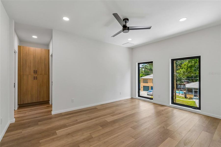Spacious, unfurnished interior of a new home in , Tampa (Image 28).