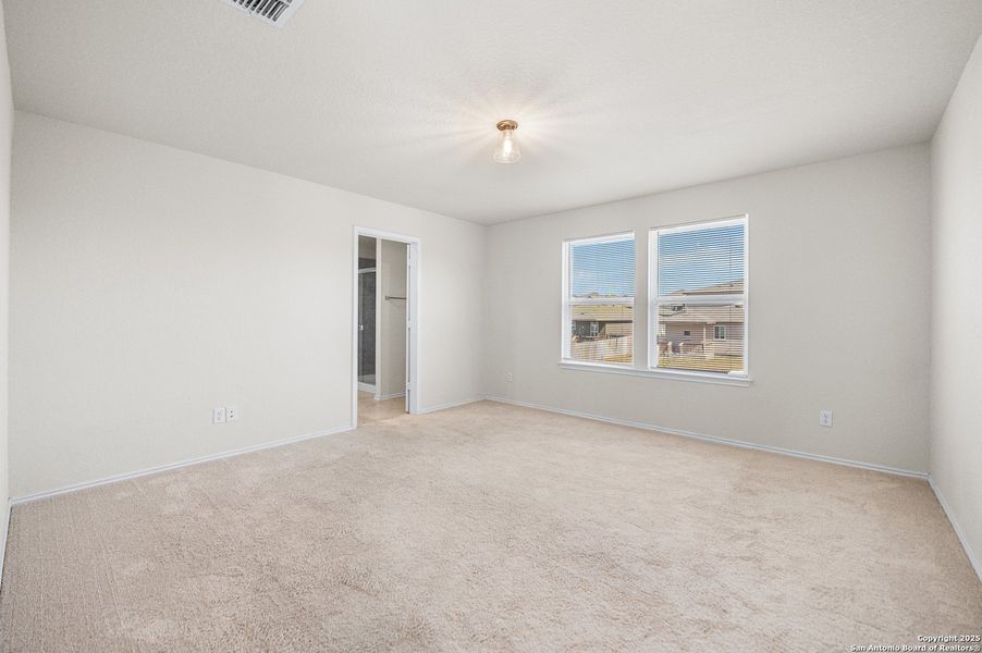 Spacious, unfurnished interior of a new home in Cinco Lakes, San Antonio (Image 27). Spacious, unfurnished interior of a new home in Cinco Lakes, San Antonio (Image 27).