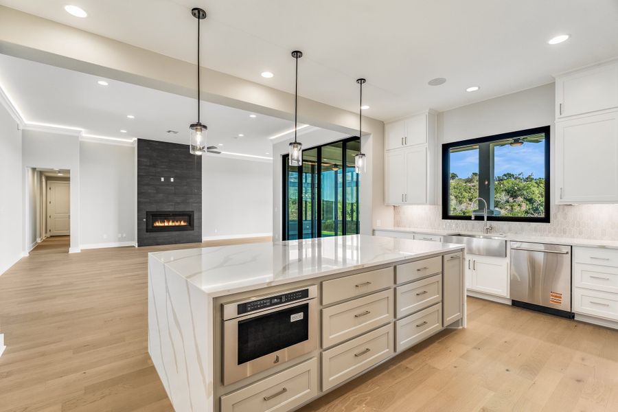 Representative furnished interior of a home built from the Coronado I by Giddens Homes in Clearwater Ranch, Liberty Hill (Image 84).