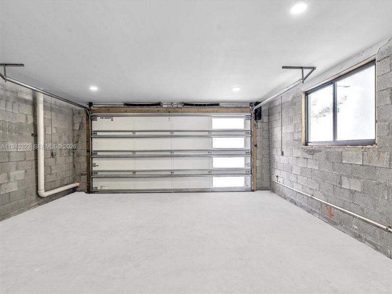 Spacious, unfurnished interior of a new home in , Dania Beach (Image 25).