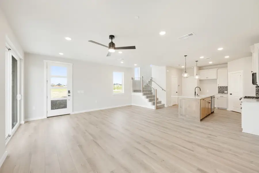 Spacious, unfurnished interior of a new home in Ten Mile Creek, Celina (Image 22).