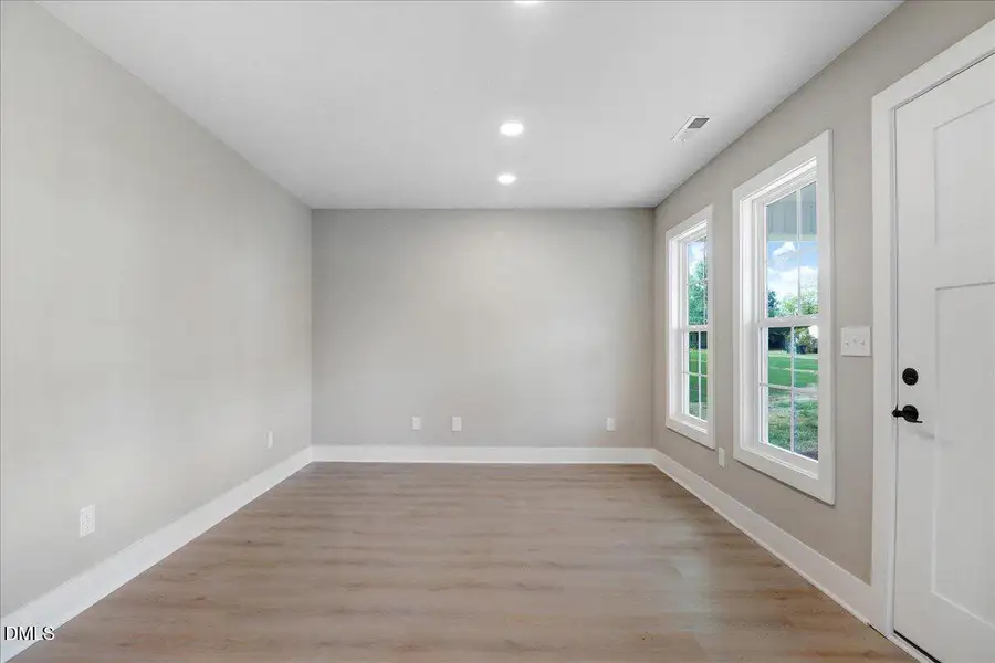 34-303 E James St-34