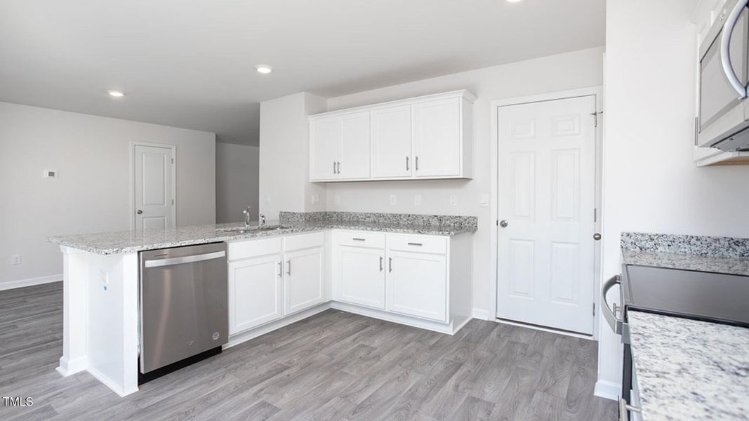 DR-Horton-129-Carriage-Cove-Circle-13