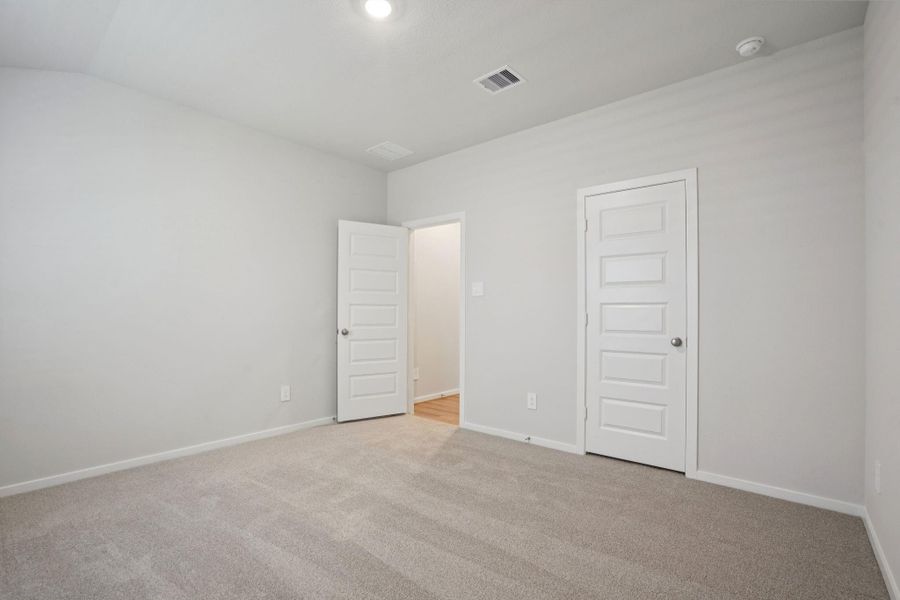 Photo is for illustrative purposes only and may not reflect the exact listing.