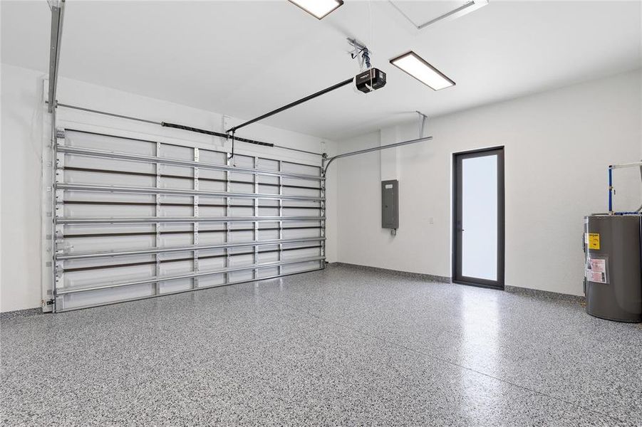 Spacious, unfurnished interior of a new home in , Lehigh Acres (Image 19).