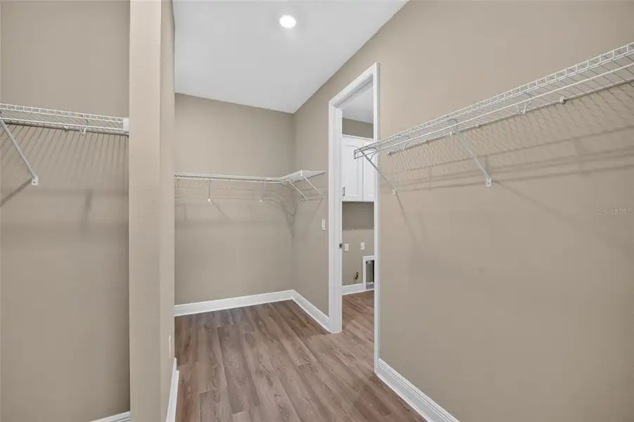 Spacious, unfurnished interior of a new home in , Ocala (Image 39).