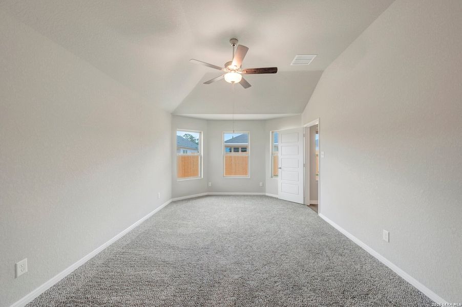 Spacious, unfurnished interior of a new home in Greenspoint Heights, Seguin (Image 20).