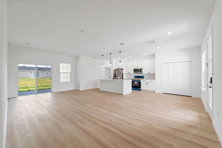 Spacious, unfurnished interior of a new home in , Ocala (Image 14).