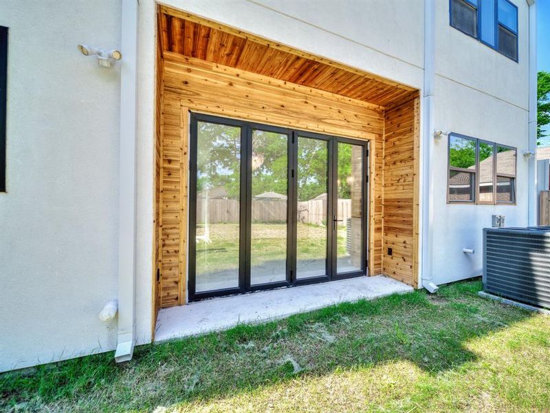 Exterior details and patio area of a home in , Dallas (Image 3).