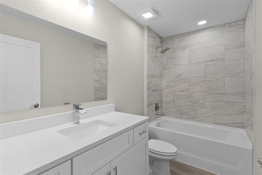 Furnished interior view inside a new home in , Ocklawaha (Image 11).