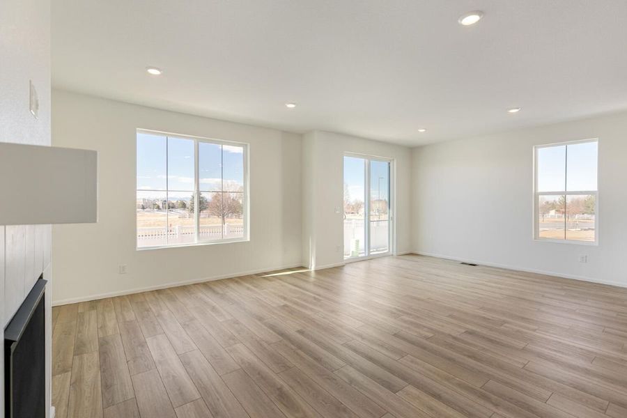 Spacious, unfurnished interior of a new home in Murphy Creek Reserve, Aurora (Image 16).