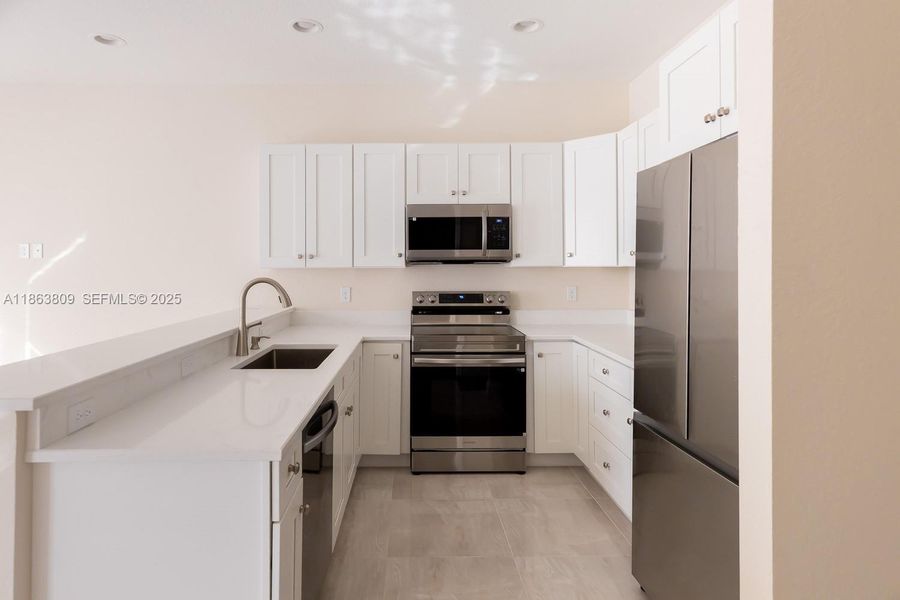 Furnished interior view inside a new home in , Tamarac (Image 15).