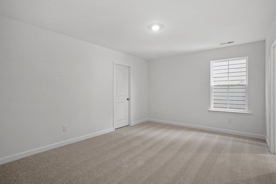 Spacious, unfurnished interior of a new home in Georgias Landing, Raleigh (Image 34).