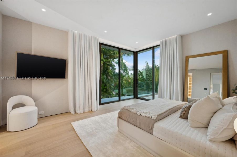 Furnished interior view inside a new home in , Miami Beach (Image 34).