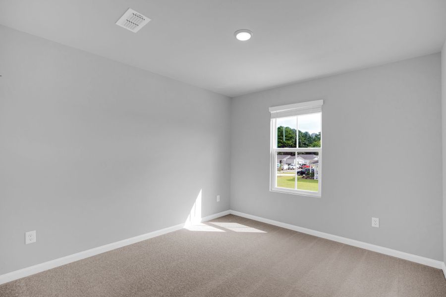 Spacious, unfurnished interior of a new home in Bradford Pointe, Summerville (Image 16).